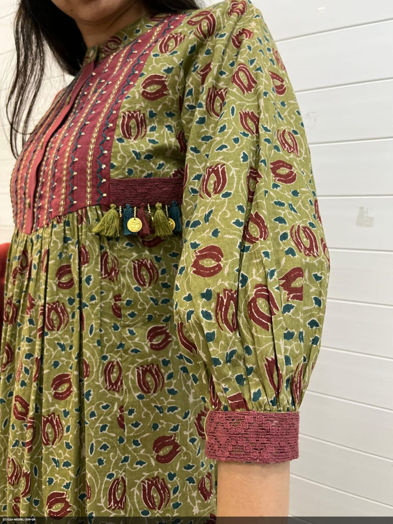 GREEN EMBROIDERED KURTA PANT SET