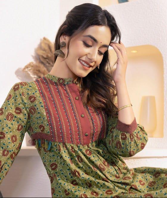 GREEN EMBROIDERED KURTA PANT SET