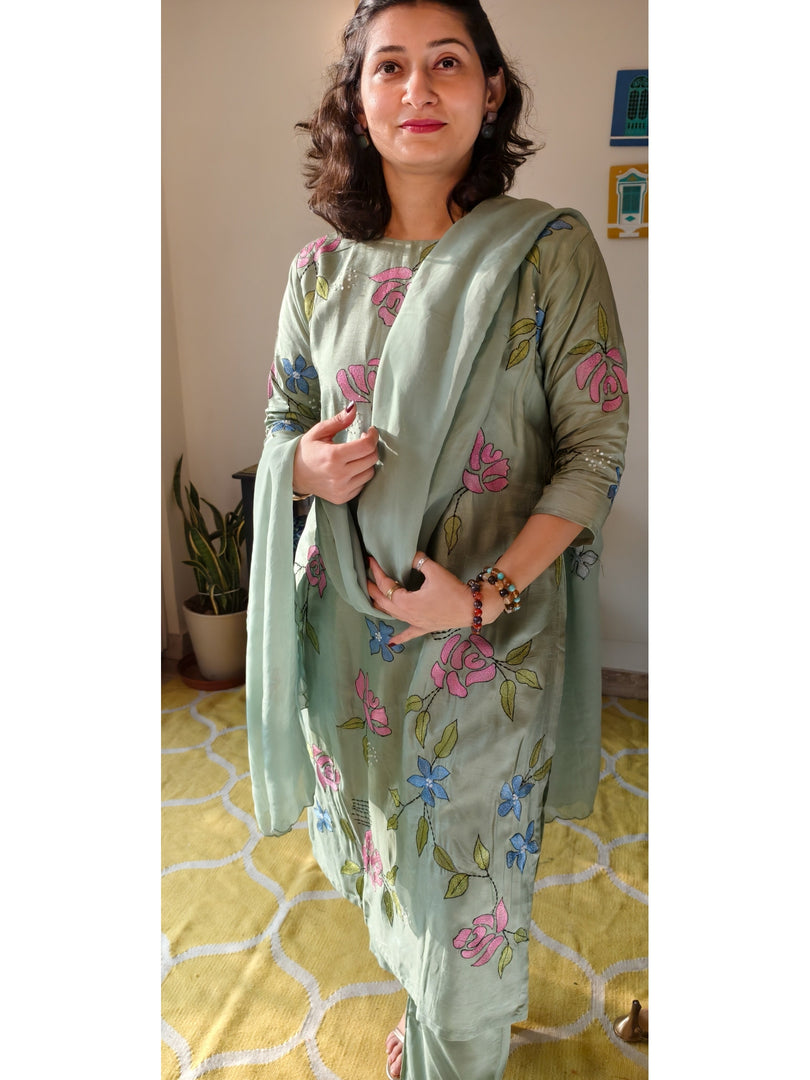 Dola silk suit with thread work