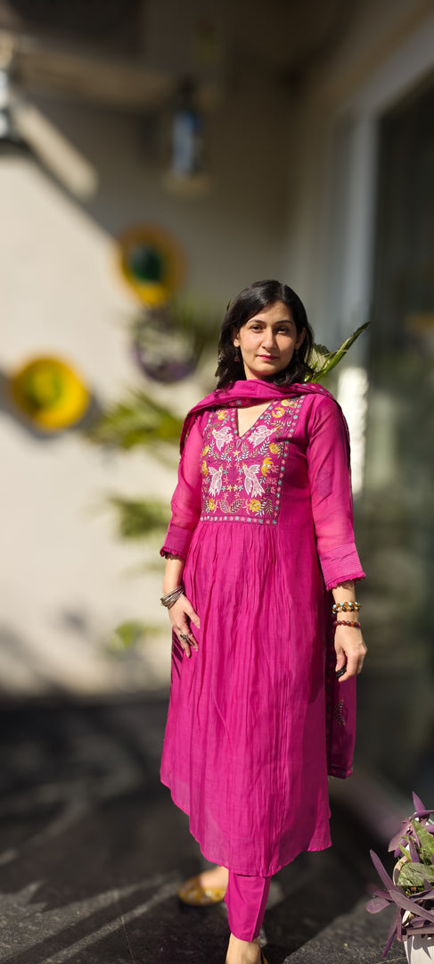 Fuchsia Mul Chanderi Suit with Elegant Bird Motifs