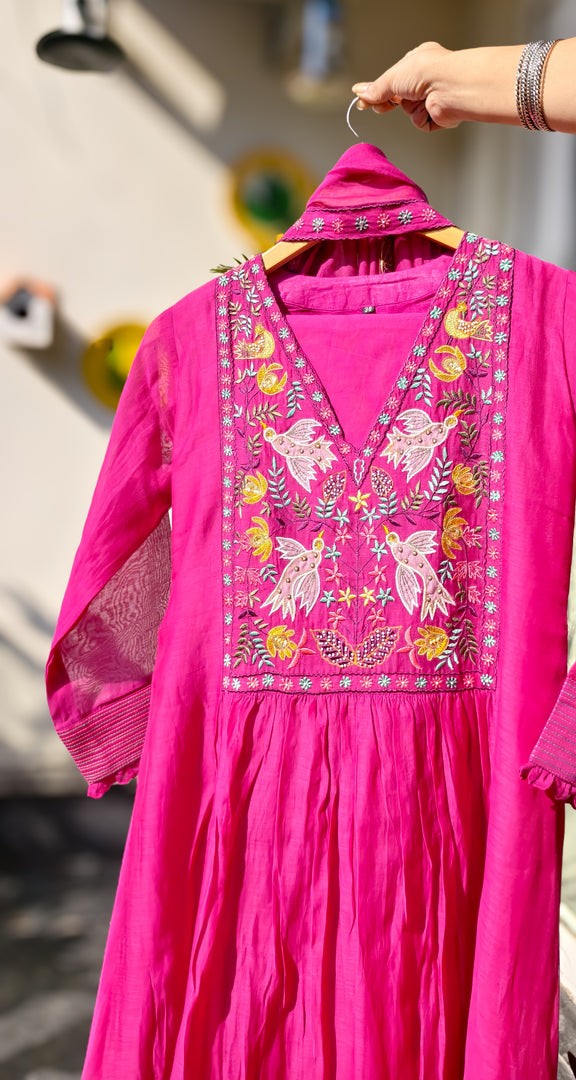 Fuchsia Mul Chanderi Suit with Elegant Bird Motifs