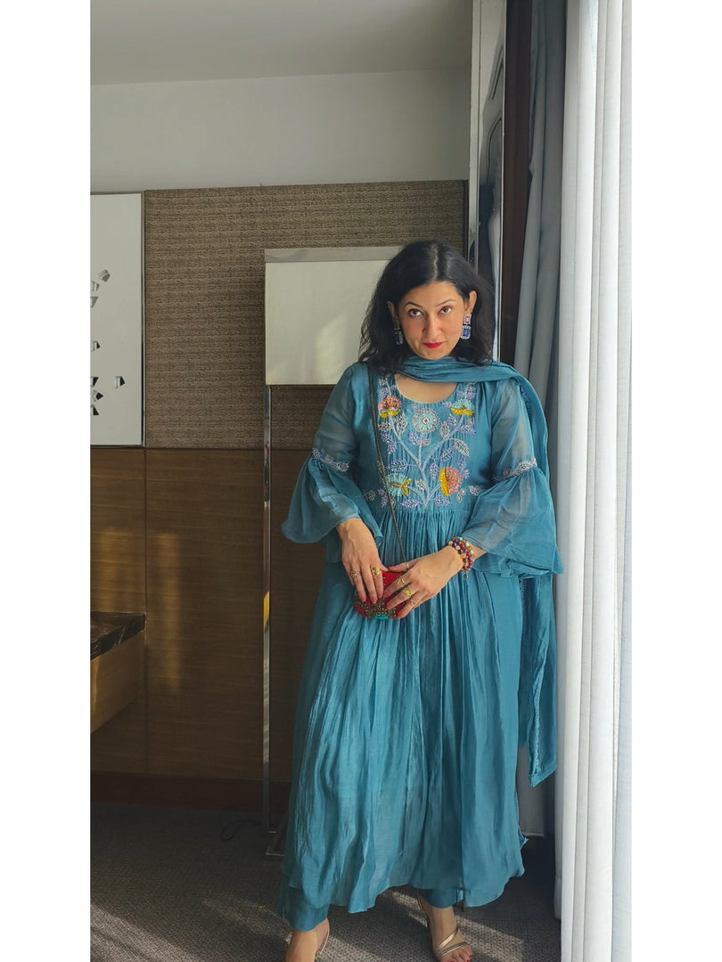 Exquisite thread work on Mul Chanderi suit