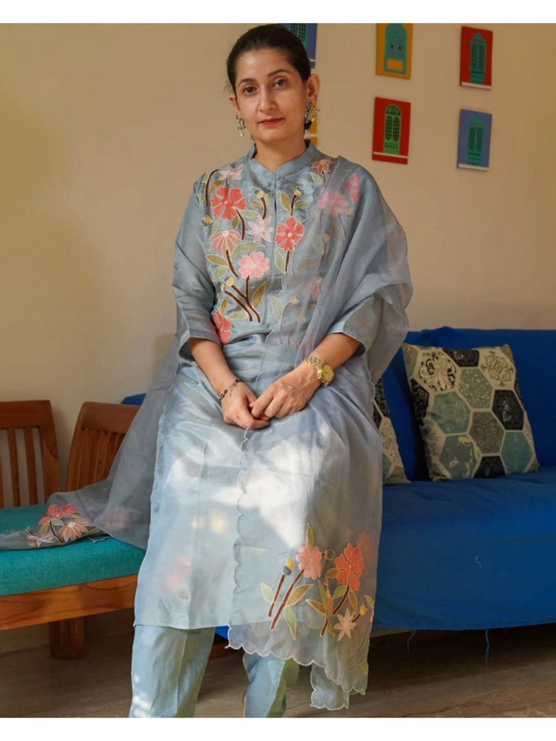 Tissue suit with Kashmiri work